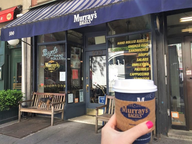 Los deliciosos Bagels de Murray's Bagels en NYC